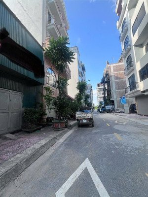 cho thuê kho ngọc thuỵ, vỉa hè, ô tô tránh, xe cont vào tận nơi.