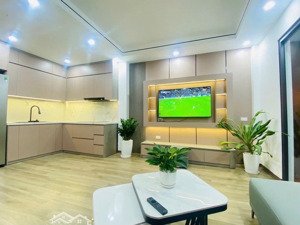 bán căn nhà siêu vip - ngay cổng chợ phúc lợi - gara ô tô full nội thất