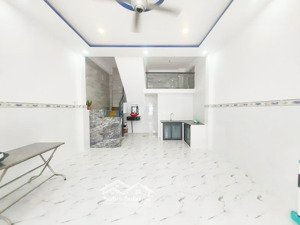 chỉ nhỉnh 5 tỷ!!! bán gấp, nhà mặt tiền lê lộ - góc thạch lam, 36m2 ngang 4.6m, 2 tầng