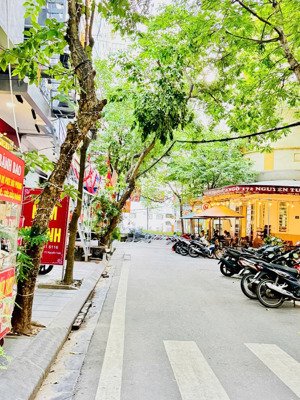 giá 22 tỷ! bán nhà ngụy như kon tum , vỉa hè 2 bên, thang máy, kinh doanh, 48m2*6t.