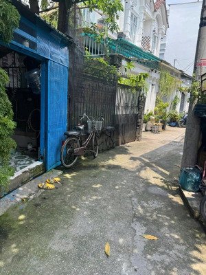 bán nhà hẻm - dt: 81,2m2 - giá: 4,5 tỷ - đường htp - thị trấn nhà bè. dt: ngang 4,2 dài 16m nở