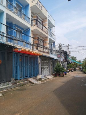 nhà 2 lầu - 6,4m*13,5m - giá 7, 1tỷ - cách đại học tài nguyên môi trường 2 km - lh 