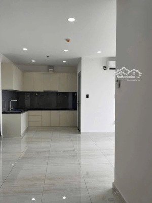 cho thuê căn goc chung cư happy one central có máy lạnh , rèm , giàn phơi, máy nước nóng 6,5triệu