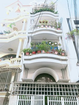nhà mặt phố 4 tầng, 5 phút tới sân bay, 5 phòng ngủ, công nhận 68m2 , giá dưới 15 tỷ, sổ riêng.