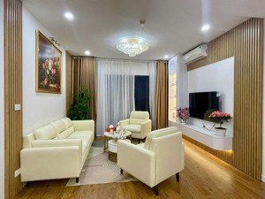 cần bán căn hộ 3 phòng ngủ 3 vệ sinh tại hpc landmark. sẵn full nội thất, hướng mát nhà đẹp