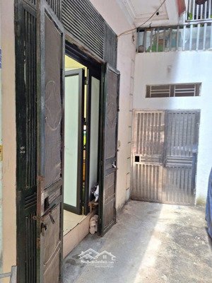 chính chủ bán nhà số 18 ngách 30 ngõ ngoài xa la, diện tích 35m2, 3 tầng, mặt tiền 3,5m, giá 6,5 tỷ