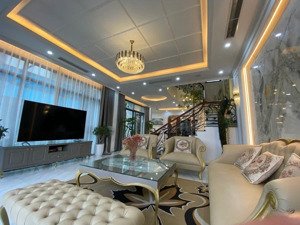 căn bt mặt phố đẹp quyền lực. 290m2, 4t, mặt tiền 18m. vỉa hè oto, dành riêng cho giới siêu giàu