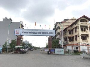 cho thuê nhà 5 tầng phù hợp mở hàng ăn, ttta, quán cafe. vỉa hè cực rộng. lh: 