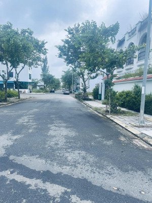 bán lô góc fpt mặt tiền công viên view sông công viên hồ sinh thái