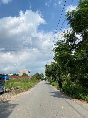 đất mặt tiền kế chợ long phước