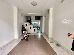 cho thuê nhà nguyên căn 5pn 6wc, ngay cầu sg, cạnh bến tàu, hẻm xe hơi quay đầu, ngay trung tâm