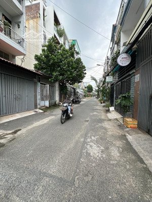 bán nhà tân phú - 5,8 tỷ - hẻm xe hơi - ngay dương đức hiền - tân phú - giáp tân bình - gần aeon
