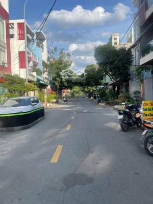 mtkd đường 14m ngay nguyễn sơn. dt:4.65x17m=75m2. giá chỉ 9.9 tỷ