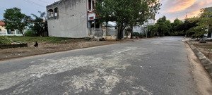 em đang cần tiền- em bán rút vốn lô đất 200 ont đất ngay đường tỉnh lộ 413 -đất đẹp pháp lý sạch