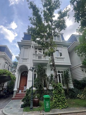 chỉ 100 triệu/ tháng cho thuê biệt thự đường trần ngọc diện , thảo điền, 1 trệt 2 lầu, 5pn