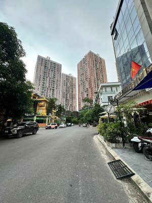 bán lô góc văn khê - trục chính 20m - nội thất toàn đồ gỗ nhập khẩu - ở/ làm văn phòng, cafe đỉnh