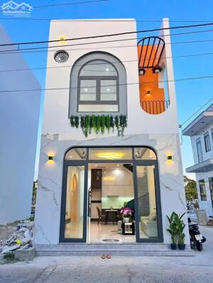 ĐI CÔNG TÁC XA NÊN BÁN GẤP CĂN NHÀ LẦU MỚI XÂY GẦN CÂY XĂNG ĐỨC HƯNG CHỈ 700TR