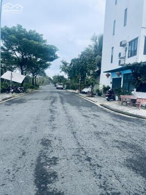 Bán lô trục shophouse kẹp vệt cây xanh view kênh sinh thái. Giá đâu tư