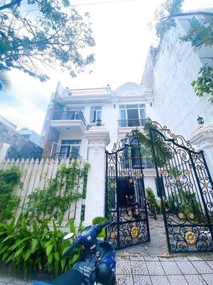 bán căn biệt thự châu âu ngay phố tây an thượng. dòng tiền siêu tốt.