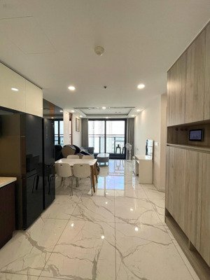 cho thuê sunshine sky city q7 , 2pn 2wc , 70m2 . full nội thất . tầng cao , view đẹp .