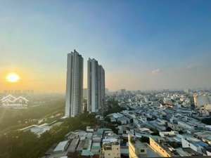 cho thuê sunshine sky city q7 , căn góc 2 view kính , 2pn 2wc , 70m2 . full nội thất