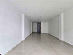 cho thuê nhà mặt tiền đường d5 giao với nguyễn gia trí với dt: 256,5m2 vị trí đẹp giá chỉ:36 triệu