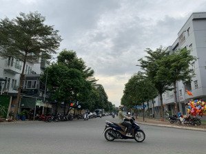 biệt thự dương quảng hàm, p.7, gv. dt: 8m x 18m trệt 2 lầu, full nội thất cao cấp, giá: 25ty tl