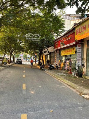 bán đất mặt phố nguyễn văn hưởng, giang biên. kinh doanh dòng tiền