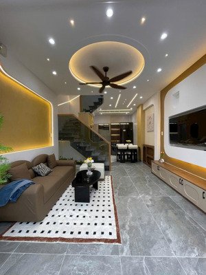 nhỉnh 7 tỷ nhà 3 tầng, 2 mặt hẻm xe hơi, trường thọ dt 70m2, shr, hoàn công, vuông a4.