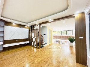 bán nhà riêng 53m2x 6 tầng giá 11,5 tỷ tại đường huỳnh cung, xã tam hiệp,ô tô vào nhà , thang máy