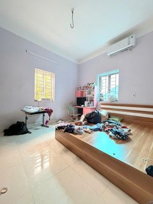 cần bán nhà mặt phố phú lương diện tích 56m2 sổ đỏ chính chủ đối diện trường học. giá: thoả thuận