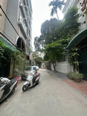 bán nhà phân lô vạn bảo - ba đình 110m2 x 5t, mt 7.7m, giá 42 tỷ vỉa hè, khu vực văn minh