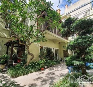 nhà vườn ở hồ tây : 150m2 - mặt tiền 6.6m - ngõ oto rộng - gần sát nguyễn đình thi hồ tây.