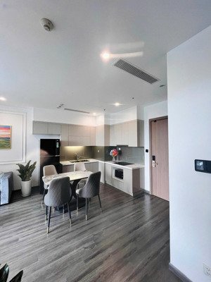 chính chủ cần bán căn 1pn+ loại diện tích lớn 50,2m2 toà r1.03, view cv gia lâm, tầng trung đẹp.