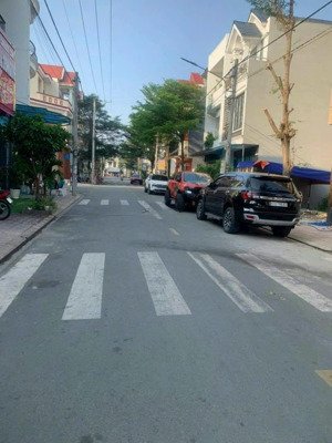 bán nhà giáp lô góc ở thủ đức liền kề vinhomes grand park, gần tt sàigòn, đã có sổ giá ưu đãi nhất!