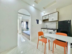 căn hộ 1 phòng ngủ - 40m2 - ban công - máy giặt riêng - huỳnh văn bánh ngay quận 3, phú nhuận, tb