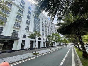 16 triệu/tháng - cho thuê boutique hotel 8 tầng 26 phòng, gần quảng trường gấu, lh : 