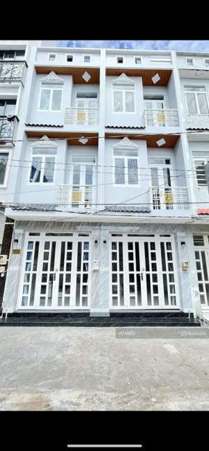 bán nhà sổ hồng dsh 2 căn - hẻm xe hơi đến cửa - tt.nhà bè