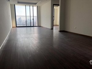 gia đình cần bán căn hộ 3 ngủ tòa n01t5, khu ngoại giao đoàn