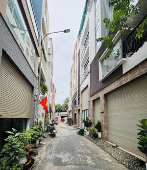 nhà mới đón tết! ngang to 5.5x 16m. xe hơi tới nhà giáp phú mỹ hưng. 8 tỷ+