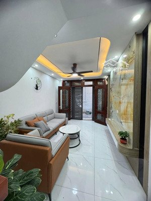 nhà đẹp ở ngay- giá tốt - tt mỹ đình dt: 38m2 ~ 5 tầng giá: 8.95 tỷ . sổ nở hậu , nhà ko lỗi