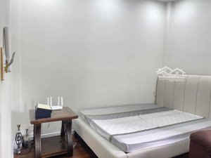 nhà 3 tầng đẹp, ngay trung tâm thủ đức.đường hoàn diệu 2. 69m2; 8 x 13 ; 3pn; 3wc...