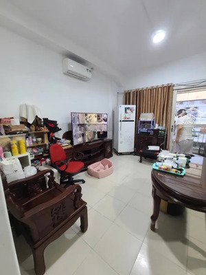 chủ gửi nhà 4 tầng mặt tiền gần cộng hòa, 5 phòng ngủ, cn 80m², khu an ninh, sát vincom