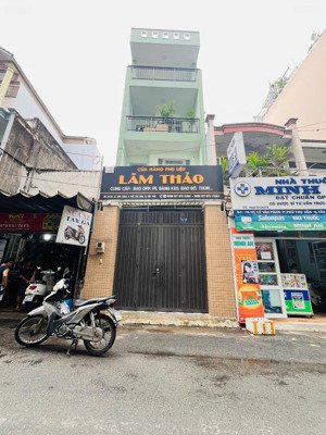 hẻm kinh doanh 8m khu chợ vải lê văn phan. dt:47m2. 4 tấm. giá: 8.8 tỷ
