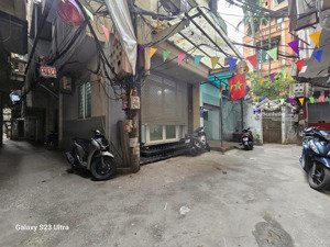 hiếm có ! bán đất tặng nhà phố nghĩa dũng- ba đình-nhà 2 mặt ngõ - 50m ra oto - giá chỉ 155tr/m !