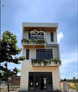 bán căn 1 trệt 2 lầu ngay trung tâm thành phố giá