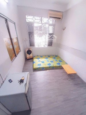 phòng full nội thất có ban công thoáng mát, tự do giờ giấc