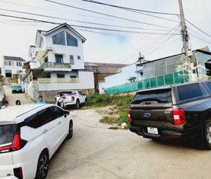 cho thuê nhà 4 phòng ngủ phường 11 khu nam hồ đà lạt 12 triệu/tháng -có chỗ đậu ô tô