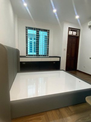 tòa appament duy nhất ô tô đỗ cửa, 1 nhà ra mặt phố trương định, dòng tiền 1.1 tỷ/năm. dt 90m2.