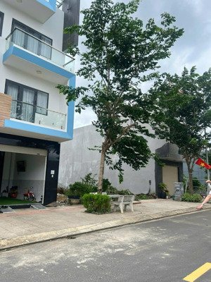 cần tiền trả nợ - tôi bán lô 125m2 giá chỉ 1tỷ950tr ngay mt kinh doanh tđc lộc an - bình sơn, có sổ